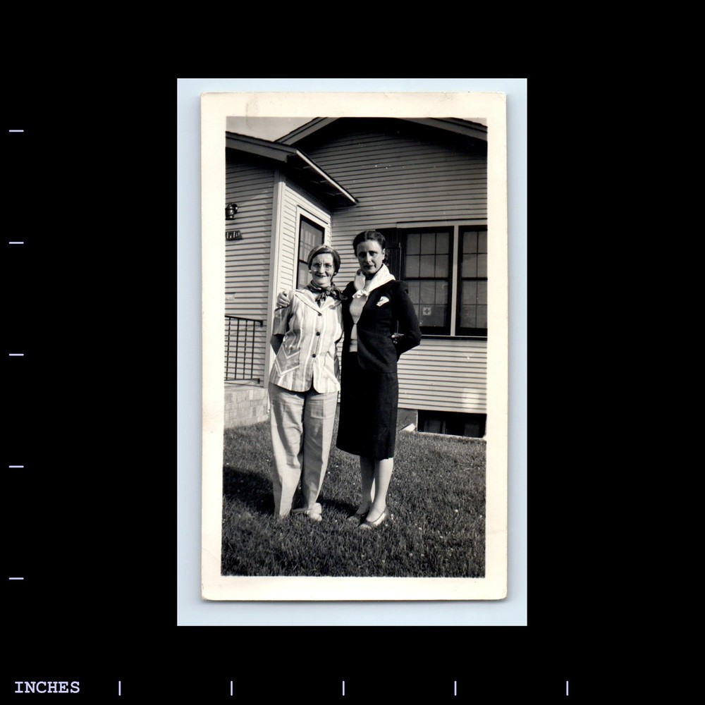 Vintage Photo AFFECTIONATE WOMEN OUTSIDE HOUSE