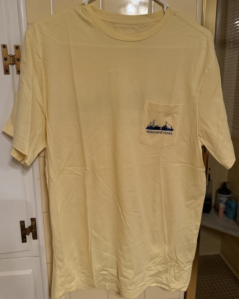 Vineyard Vines Yellow Boats Pocket T-Shirt, Size Small, Excellent Condition