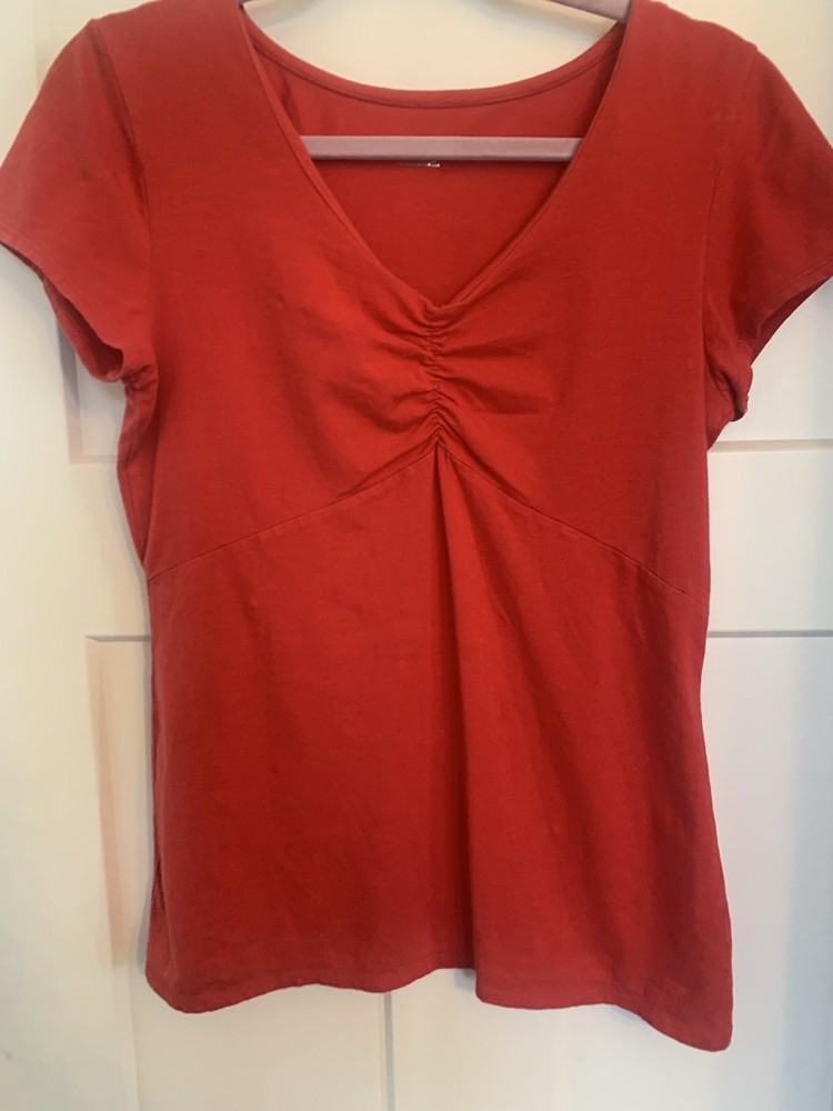 Women Medium Red Short Sleeve Ruched V-neck T-shirt Knit