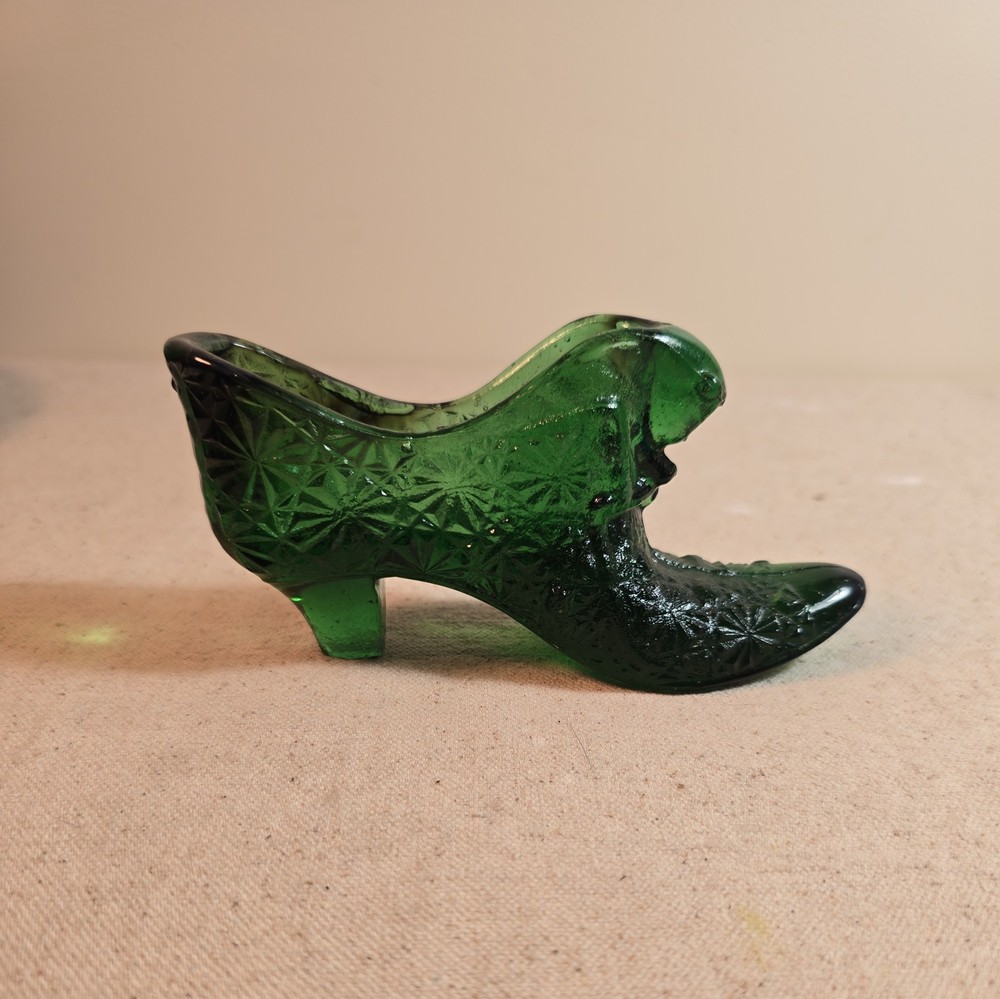 VTG Fenton Art Glass Green Daisy Button Cat Head Shoe