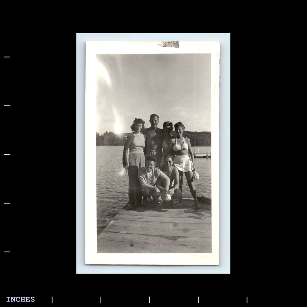 Vintage Photo AFFECTIONATE MAN WOMEN ON PIER LAKE