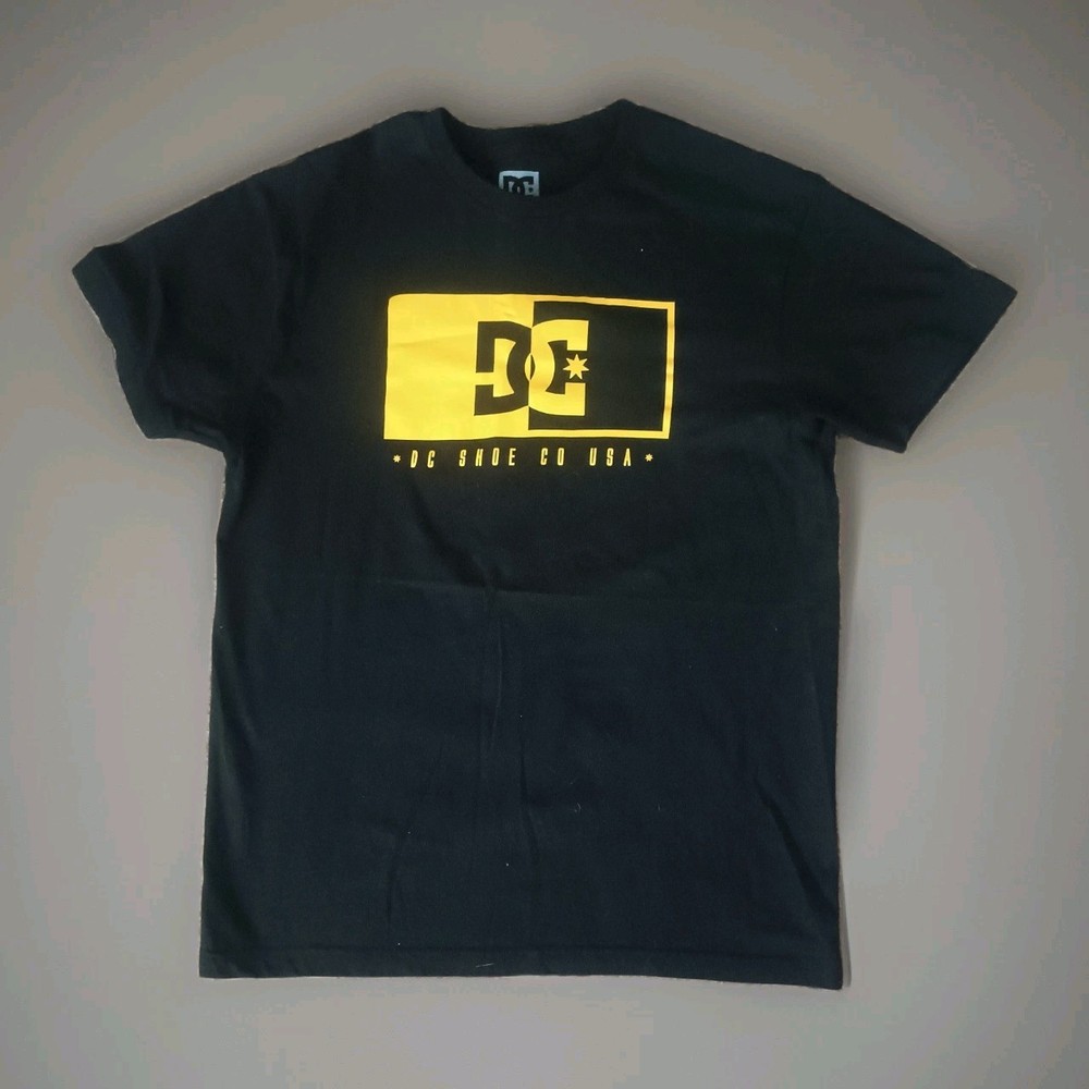 DC Shoe T Shirt Mens Size Medium Black Crew Neck Short Sleeve Graphic Tee