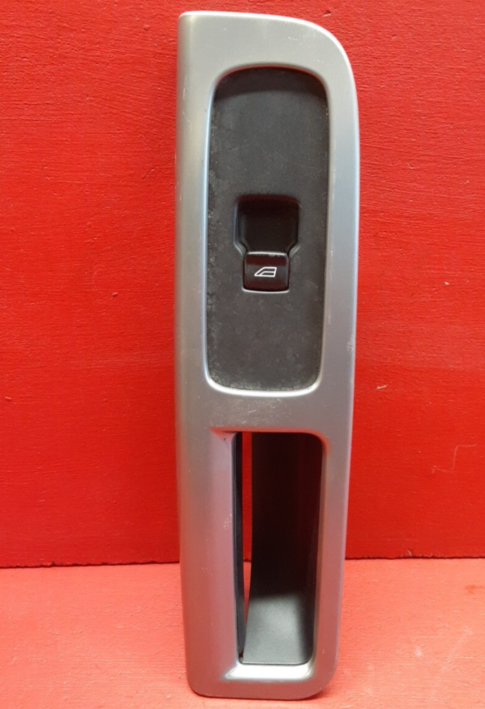 2004-2007 Volvo V50 S40 Passenger Side Front Window Switch & Bezel