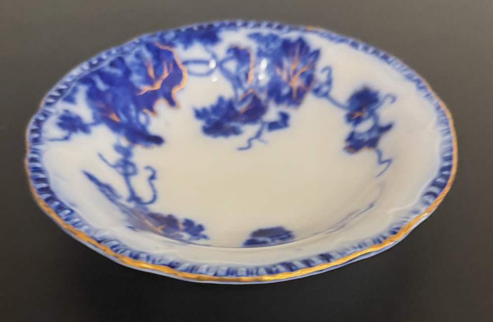Flow Blue Virginia Fruit/Dessert Bowl with Gold Accents - 5.5