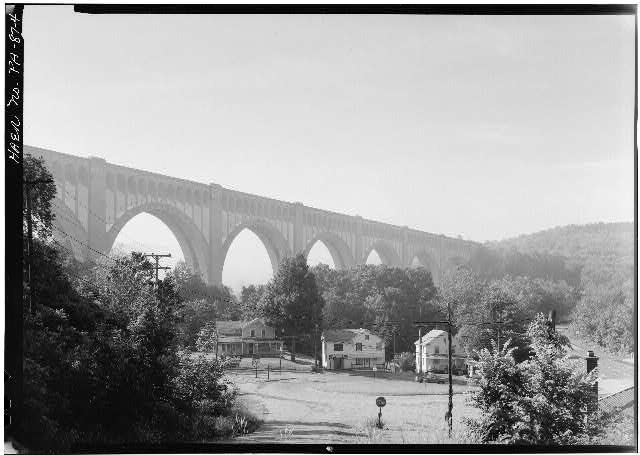 4. DETAIL VIEW OF ARCHES, LOOKING SOUTH - Erie-Lackawanna Railroad, Tunkhannock