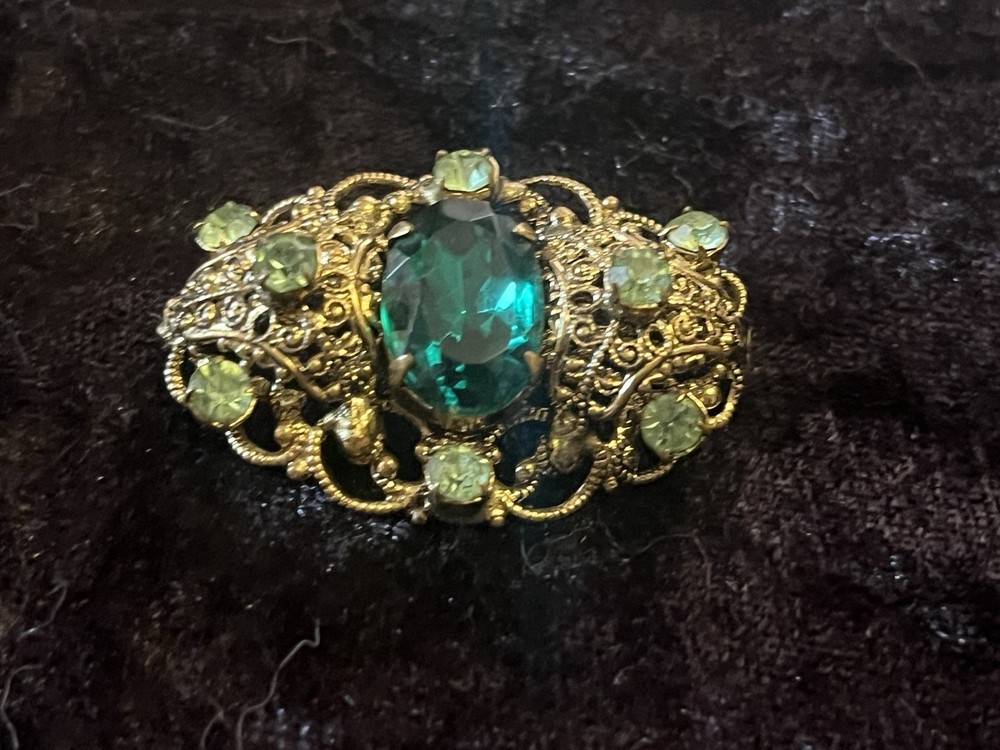 Stunning Vintage Art Deco Filigree Green Art Glass Czechoslovakia Brooch. B 11