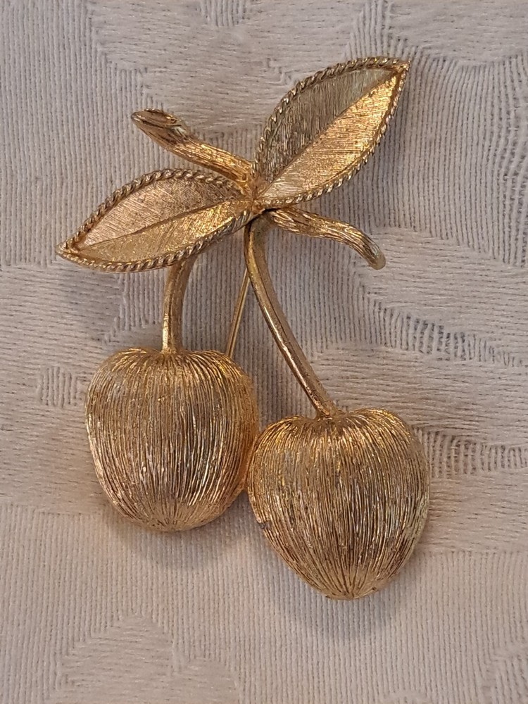 VTG Signed Sarah Coventry Cherries Brushed Gold Tone Brooch (READ) - RR