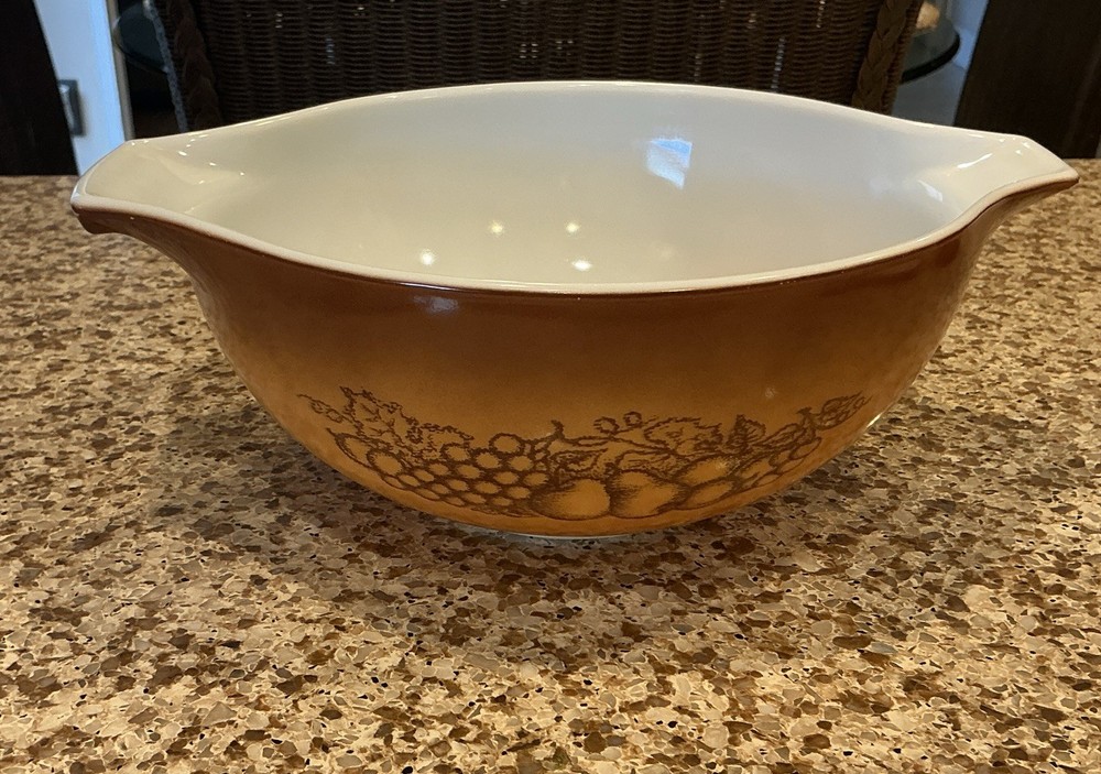 Pyrex Old Orchard Cinderella Nesting Mixing Bowl #443, 2.5 Quart Vintage