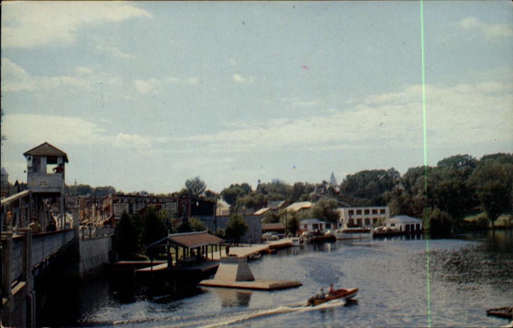 Huntsville Wharf Huntsville Ontario vintage postcard f956