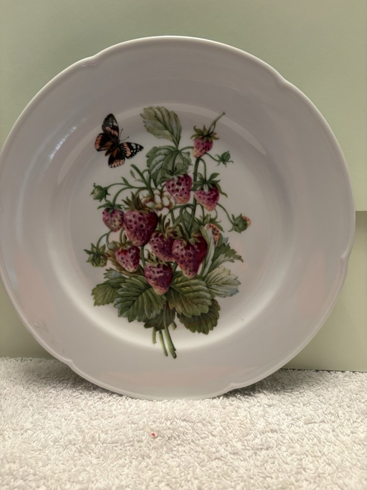 Royal Dalton “Strawberry Favre”plate w/ Butterfly,Rochard Lamoges.8.5oz.8” round