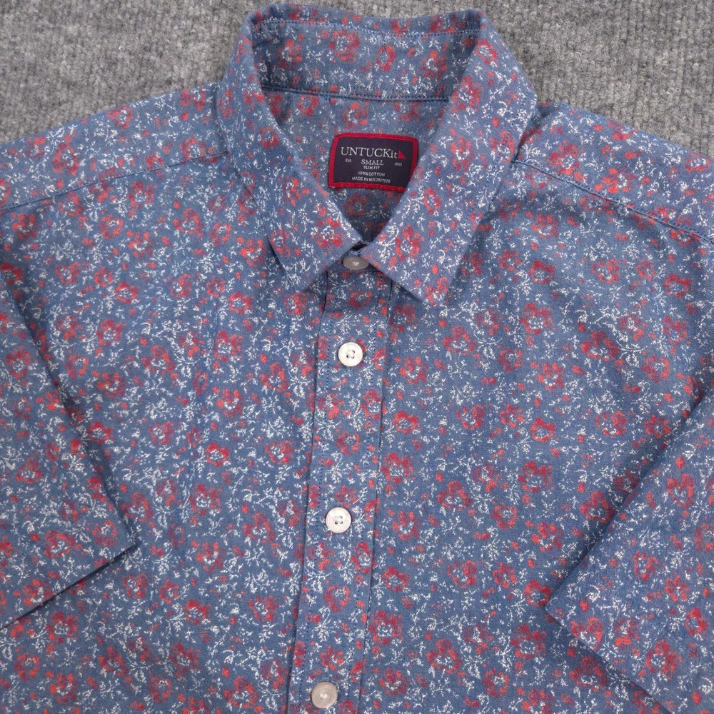 UNTUCKit Shirt Mens S Blue Red Floral AOP Hartwell Chambray Slim Short Sleeve