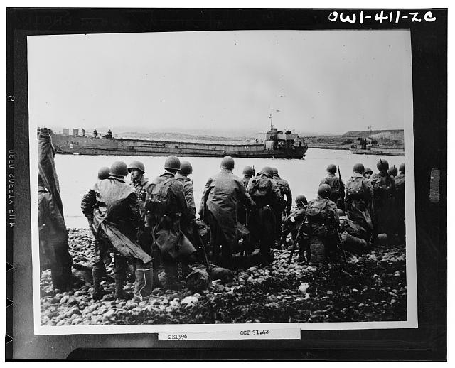 Photo:Normandy France 1944 U.S. Soldiers Landing Craft WW2 Beachhead