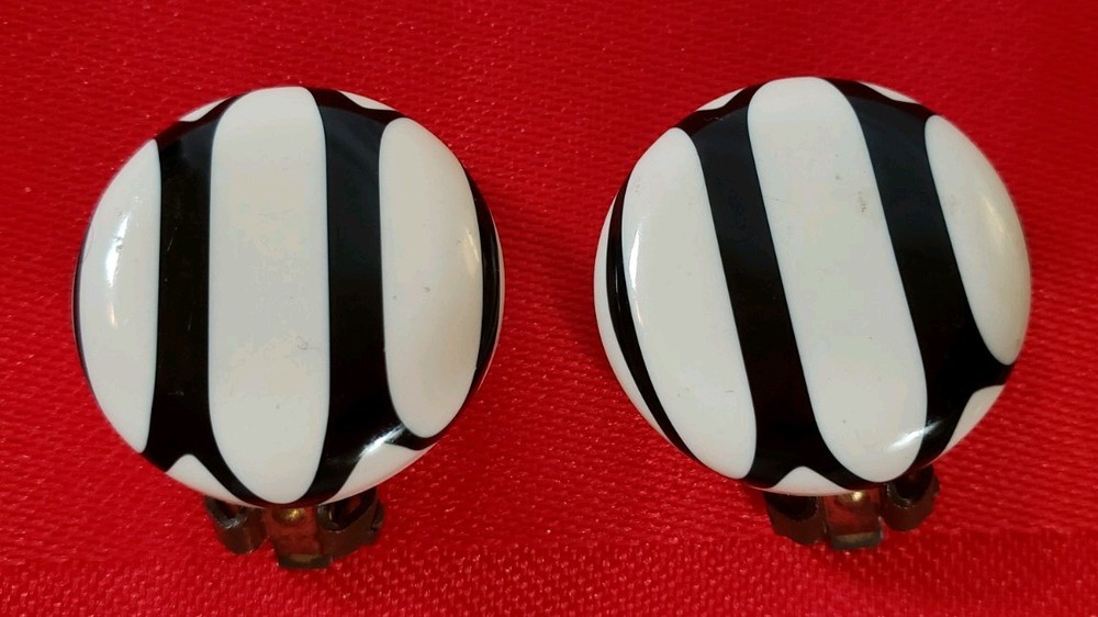 Vintage Black and White Clip On Earrings.