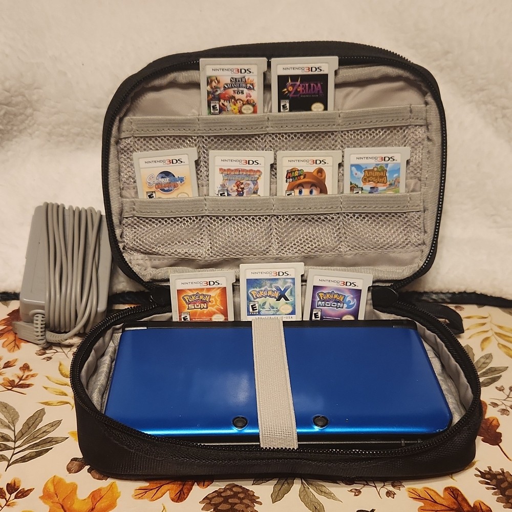 Nintendo 3DS XL Blue/Black Console w/ Case & Charger & Games Lot