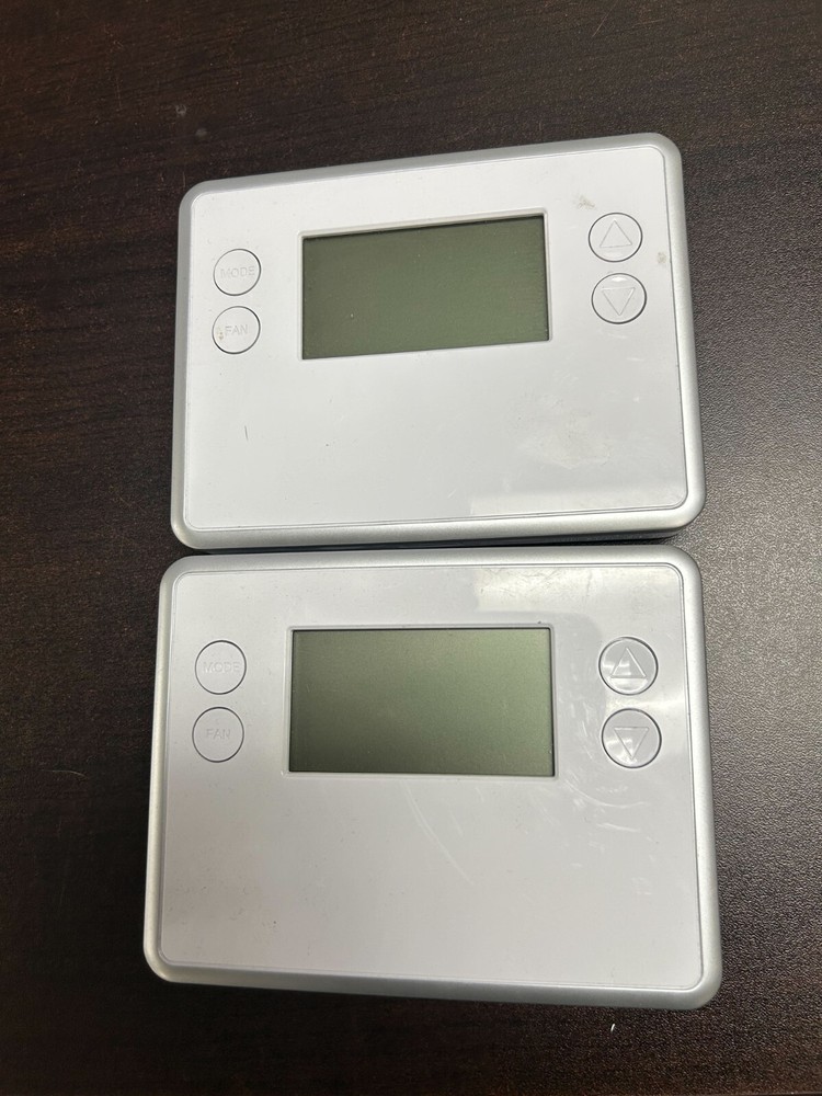 GoControl GC-TBZ48L Z-Wave Battery-Powered Thermostat