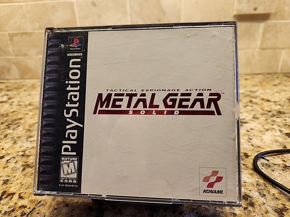 Metal Gear Solid (Sony PlayStation 1, 1999) No Manual Tested [Spine DMG]