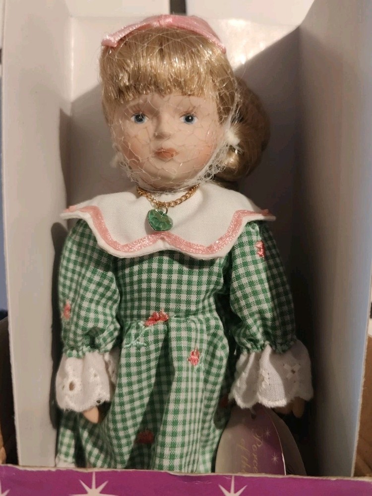 NOS Russ Berrie Porcelain Doll Of The Month August 