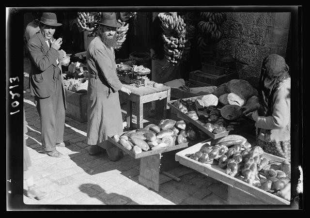 Photo:Jewish market in Mea Shearim, bread stands