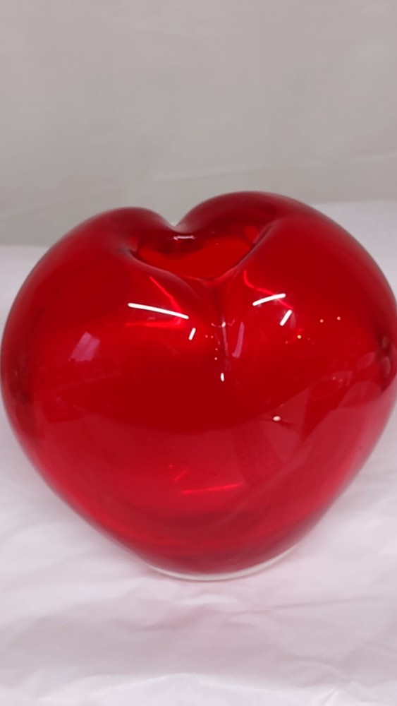 Red Glass Stunning Crystal Heart Vase
