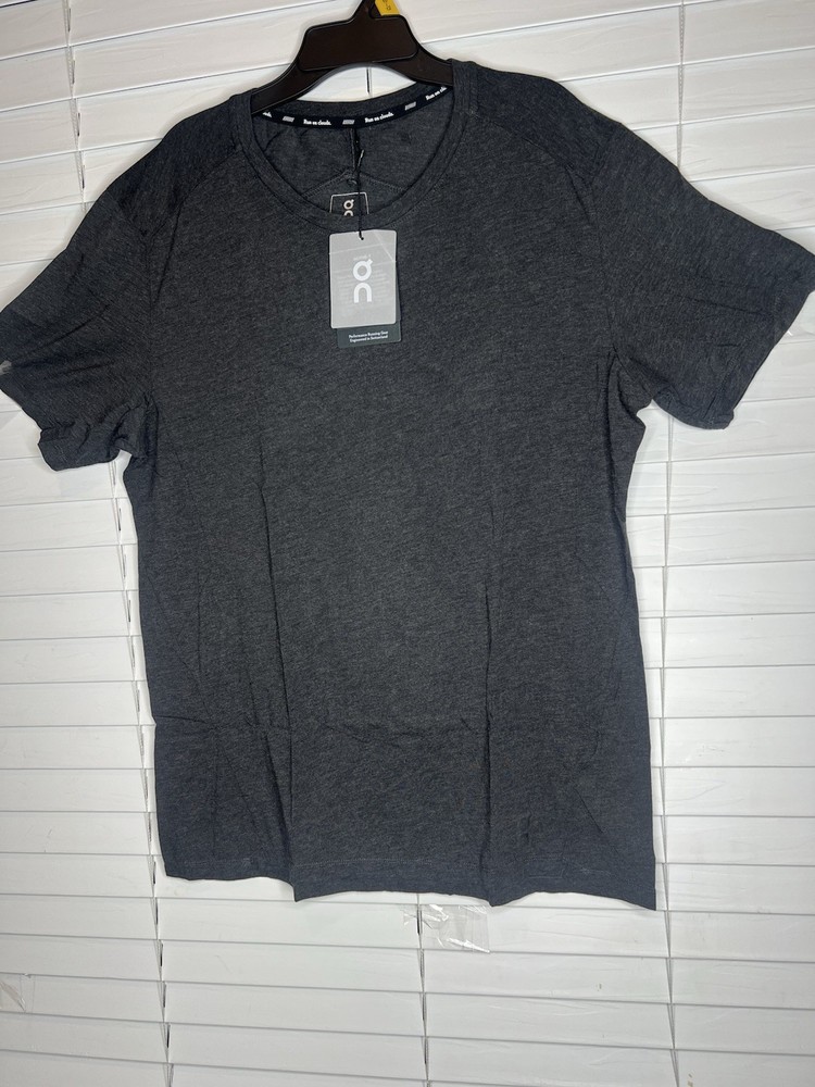 Run On Cloud Men's Performance T-Shirt LActive  Black