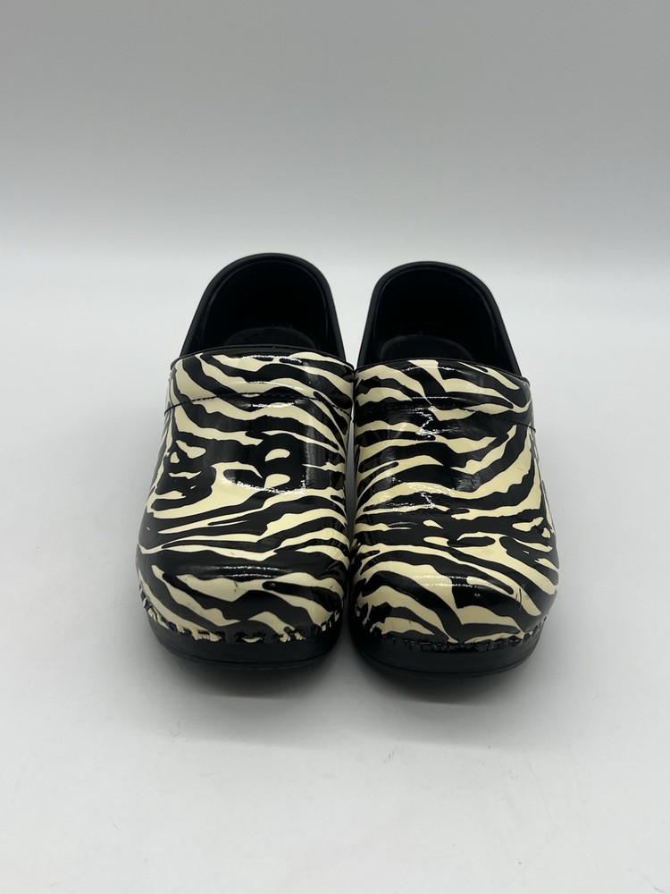 Dansko Women’s 37 US 6.5 Zebra White Black Patent Leather Slip On Clogs Shoes.
