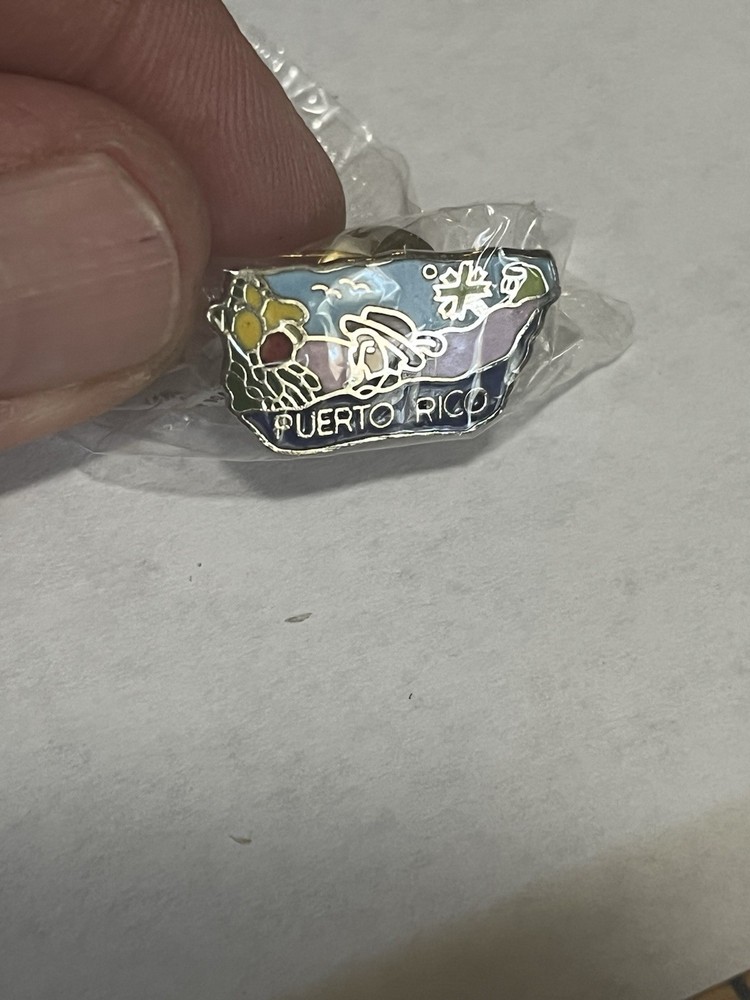 Puerto Rico travel souvenir Lapel Pin Beautiful Scene