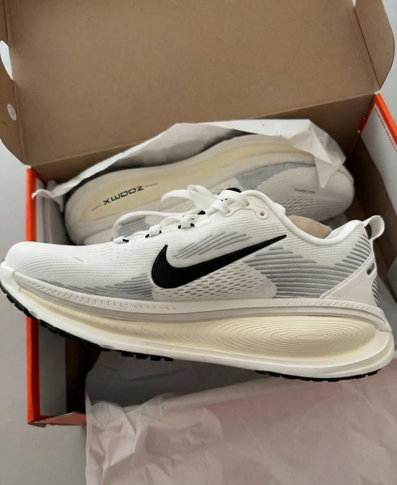 Nike Vomero 18 US Mens Size 10 White