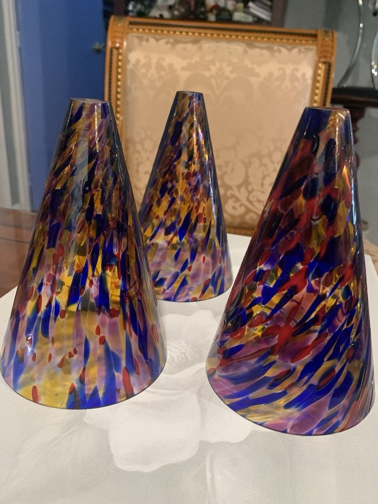 Stephen Smyers Hand Blown Iridescent Art Glass  4 Matching Lamp Shades & Misc Ex