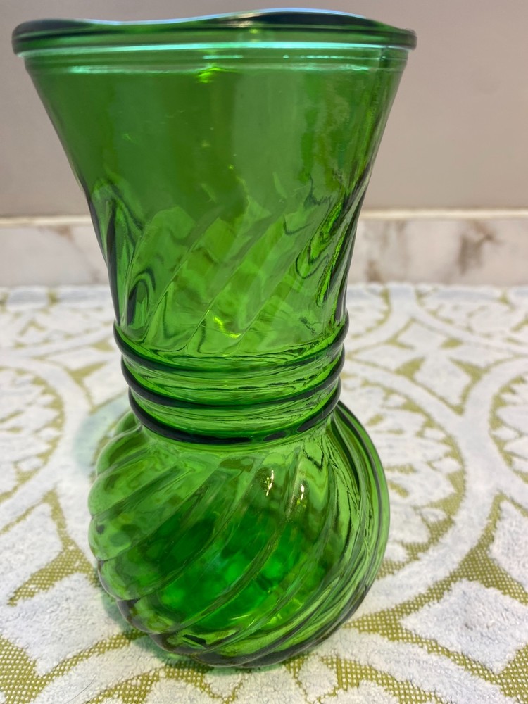 Anchor Hocking Green Optic Swirl Vase 6 & 1/2 Tall Vintage Glass Mid Century EUC