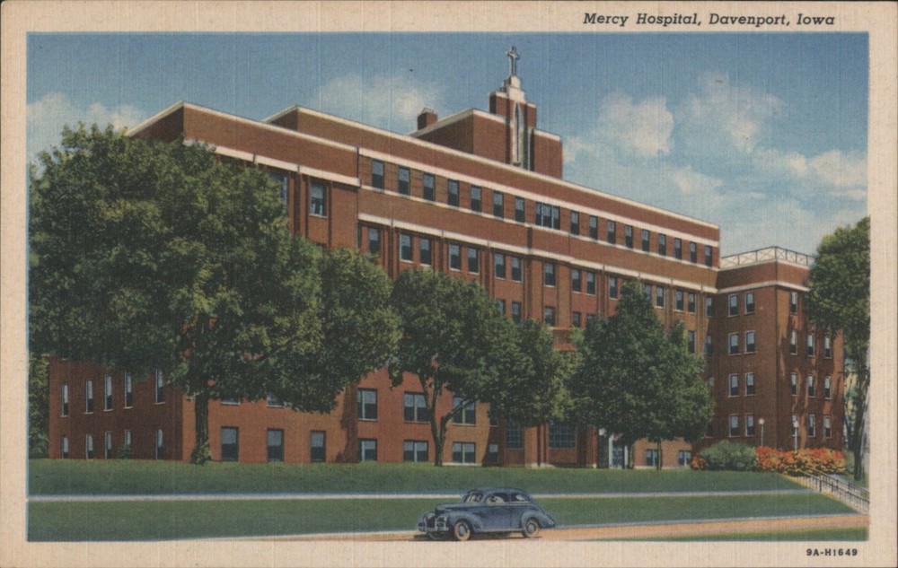 Davenport, Iowa IA Mercy Hospital Teich Original Vintage Postcard