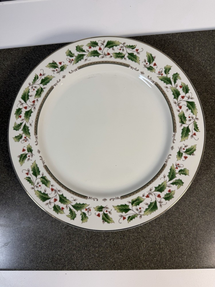 Xmas Royal Holly Holiday Dinner Plate 10 1/2