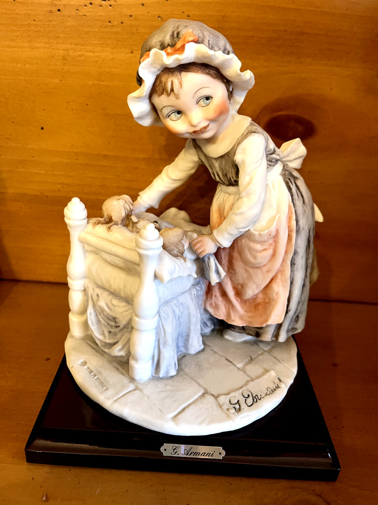 Capodimonte Giuseppe Armani 1982 Florence Italy Putting Children to Bed Figurine