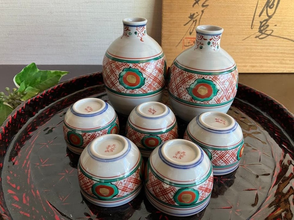 Kutani Ware Sake Set Gosu Akame Akadama 2 Bottles 5 Cups Small Traditional