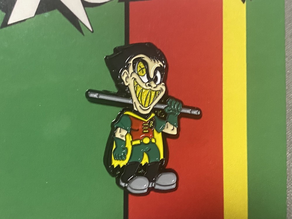 Pinzcity Robin Scare Bear Hat Pin Limited Marvel Batman and Robin.