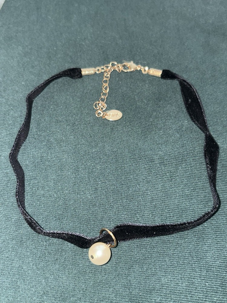 Vintage goth Icing signed gold tone black velvet adjustable choker necklace