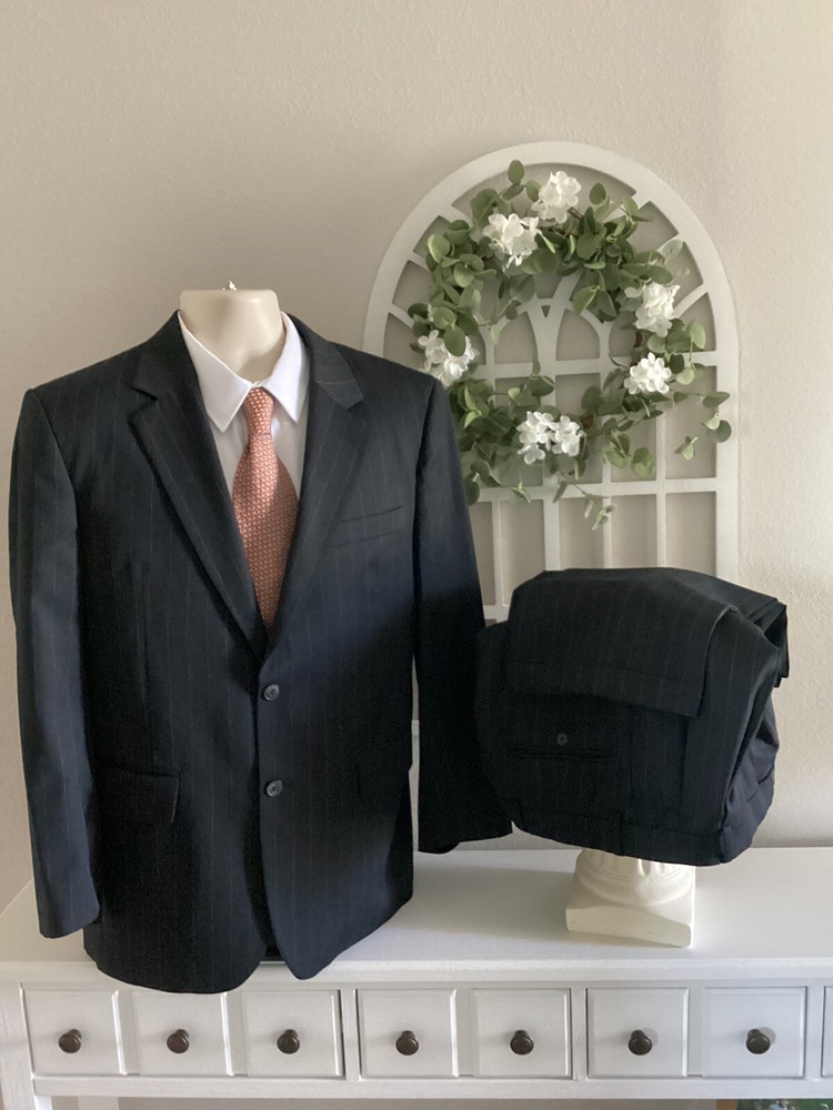 Jos A Bank Travelers Coll 2 Btn 100% Wool 2 Pc Suit 42R 32X30 Char Gray Striped