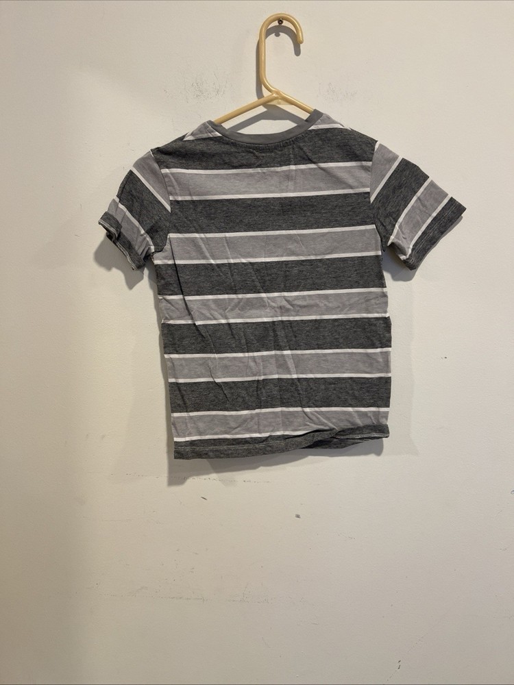 Fall Creek Boys Gray Strip T-shirt Size M (8)