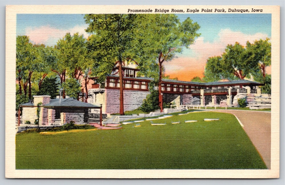 Dubuque Iowa~Promenade Bridge Room @ Eagle Point Park~Vintage Linen Postcard