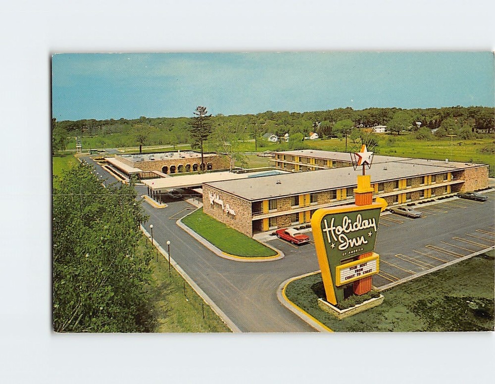 Postcard Holiday Inn Muskegon Michigan USA