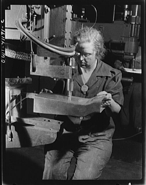 Photo:Woman Machine Operator 1940s Industrial Factory Press Work