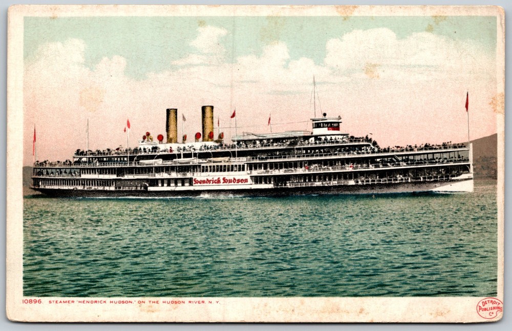 Steamer Hendrick Hudson on Hudson River NY ANTIQUE Postcard 8879