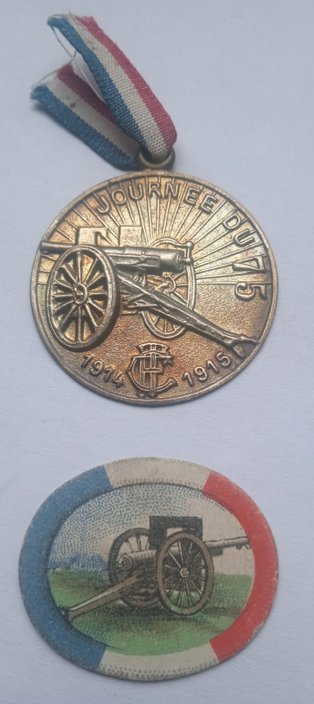 Lot of  2 75mm FIELD GUN FRENCH WW1 1915 FIRST WORLD  JOURNEE BADGE / WWI MEDAL