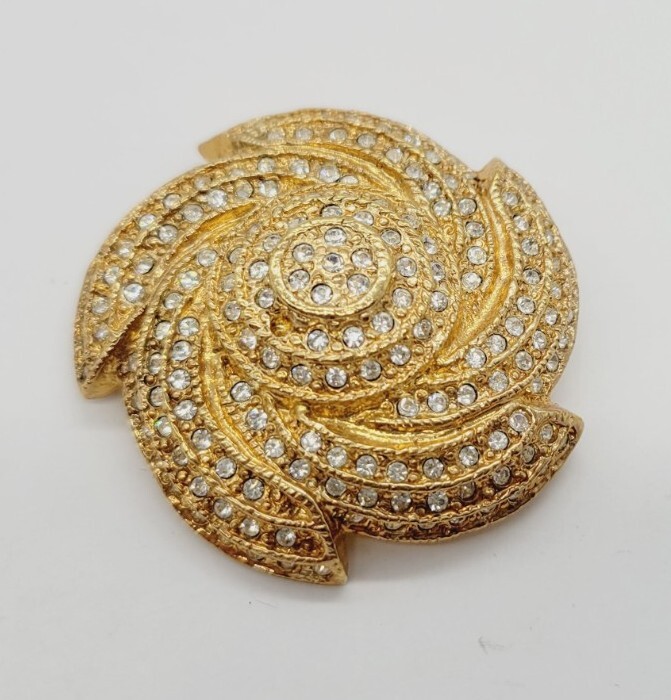 Vintage Gold Tone 3D Pinwheel Brooch with Crystal Accent  