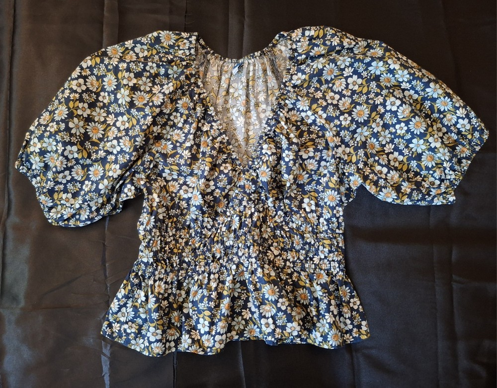 Old Navy Women's M Floral Smocked Puff Sleeve Peplum Blouse