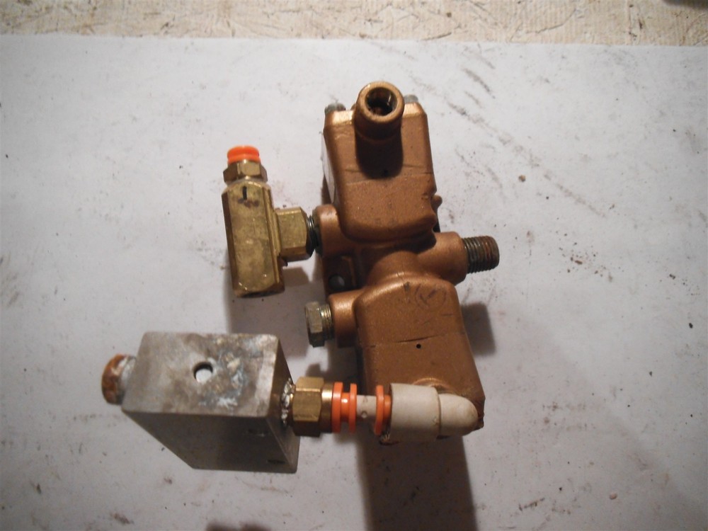 Versa Vpp-3301, 3 Way 2 Position Air Valve With Fabco-Air Os-1 One Shot Valve