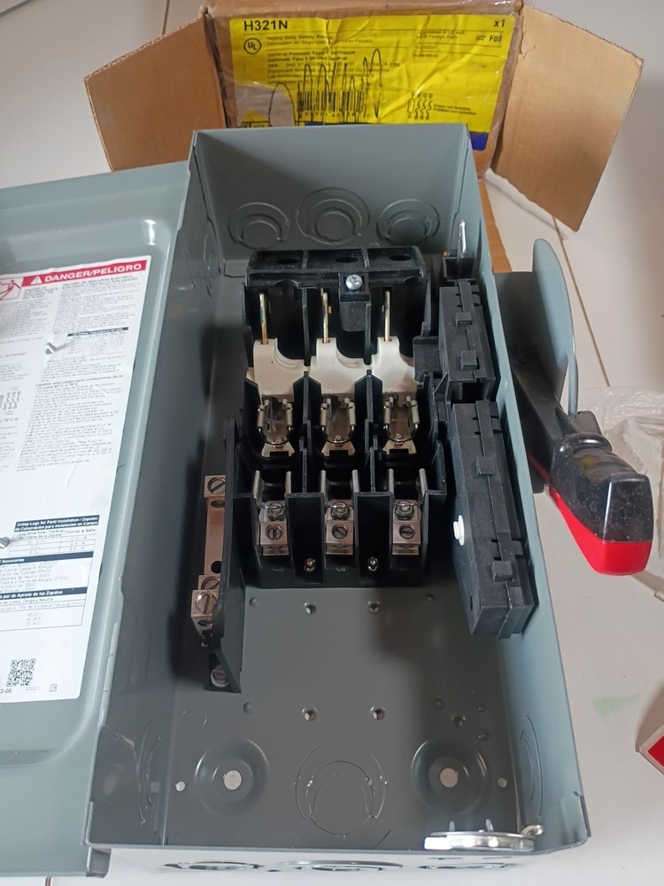 Square D H321N 30A 240V 3 Pole Fusible Safety Switch NEMA 1 Indoor”