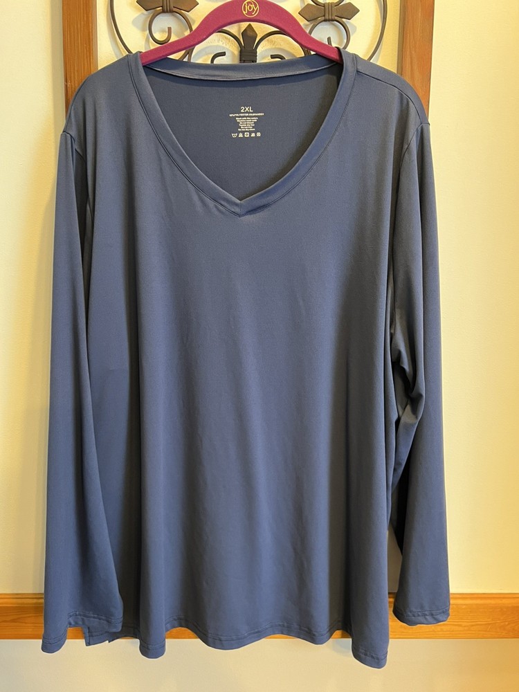 Women's Blue T-Shirt V-neck Long Sleeve Poly/Span Slit sides. Size 2XL New