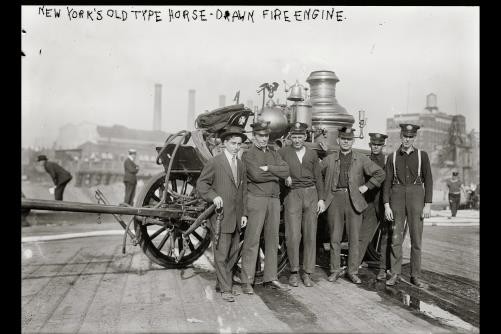 Photo:N.Y.'s old type horse drawn fire engine,New York,Firemen,1910-1915