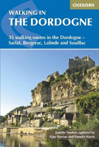 Janette Norton Walking in the Dordogne (Paperback)