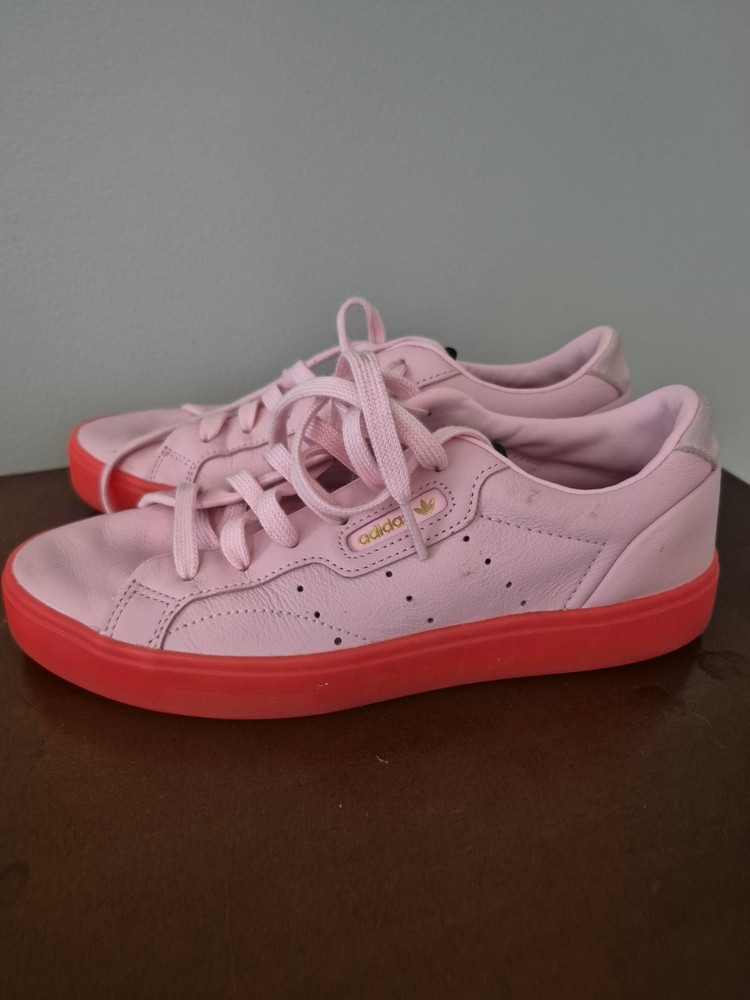 Adidas Women's Shoe Size 6.5
